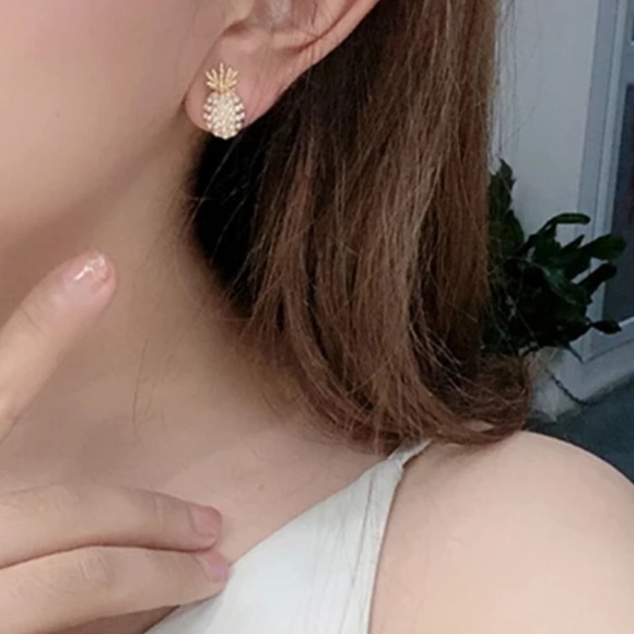 Pearl Gold Plated Stud Earrings - Picture 6 of 6